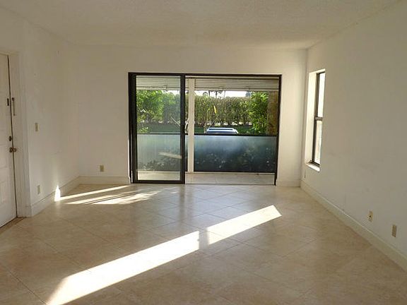 4th image of 826 Sky Pine Way APT C1
