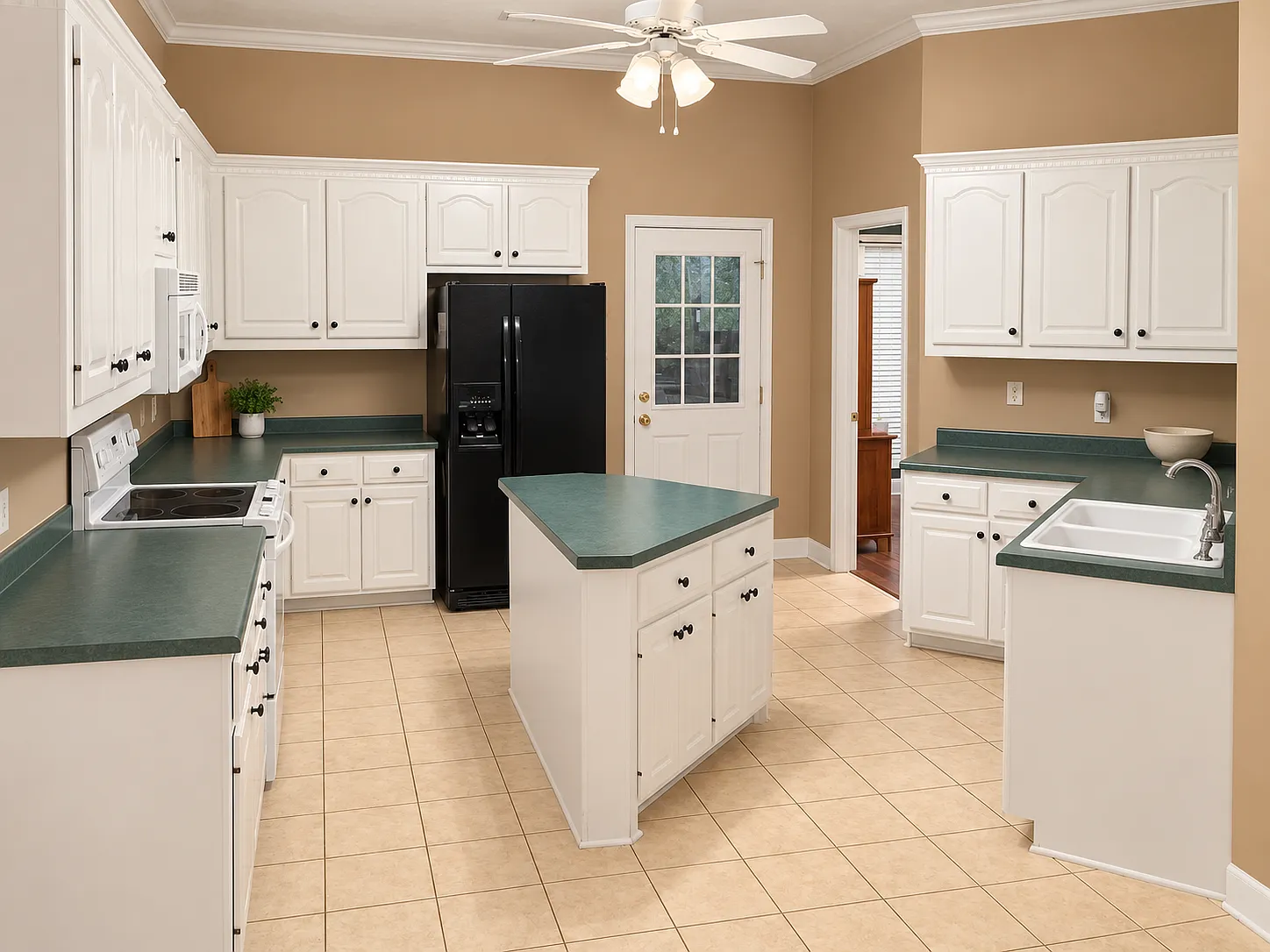 3 bed, 2.0 bath, 1950 sqft, $1,950 — Photo 4