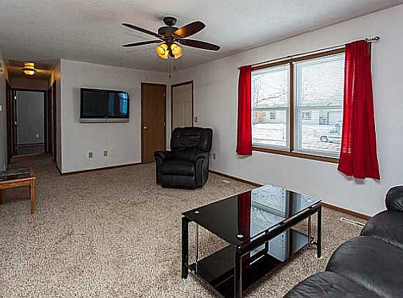 4th image of 401 11th St SE