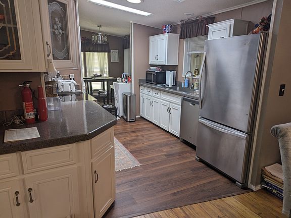 5th image of 802 Petunia Way #802