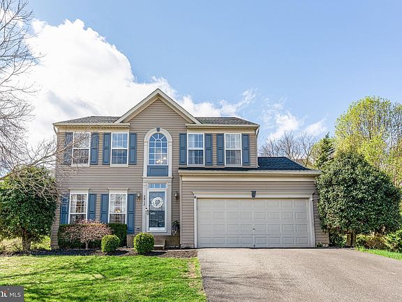 2nd image of 3812 Carlyle Ct