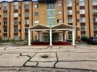 25735 Lorain Rd UNIT 102, North Olmsted, OH 44070