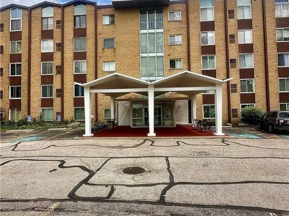 25735 Lorain Rd Unit 102, North Olmsted, OH 44070