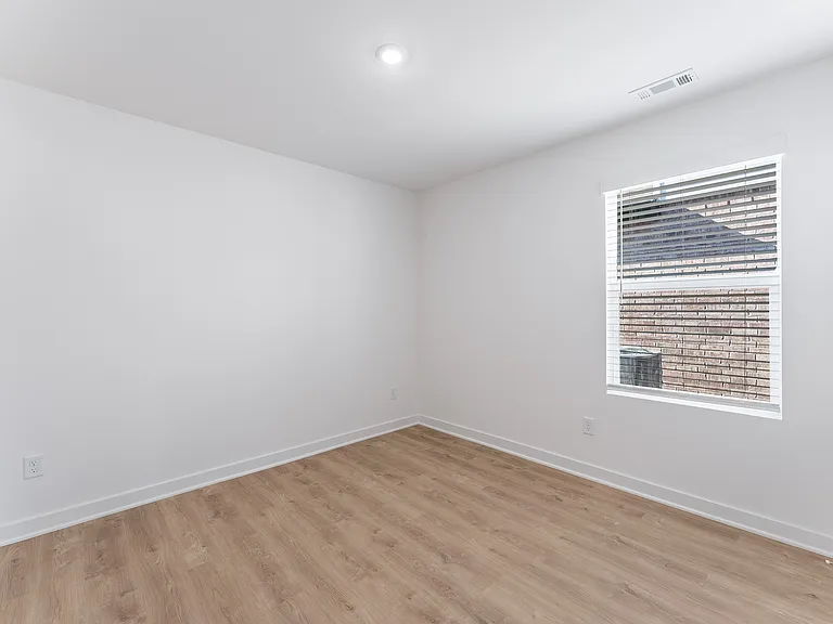 103 S Maroon Ave — Photo 12