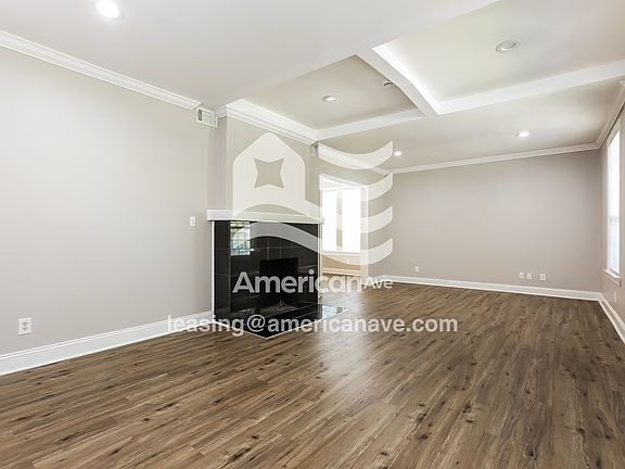 587065_002_living_room_3.jpg