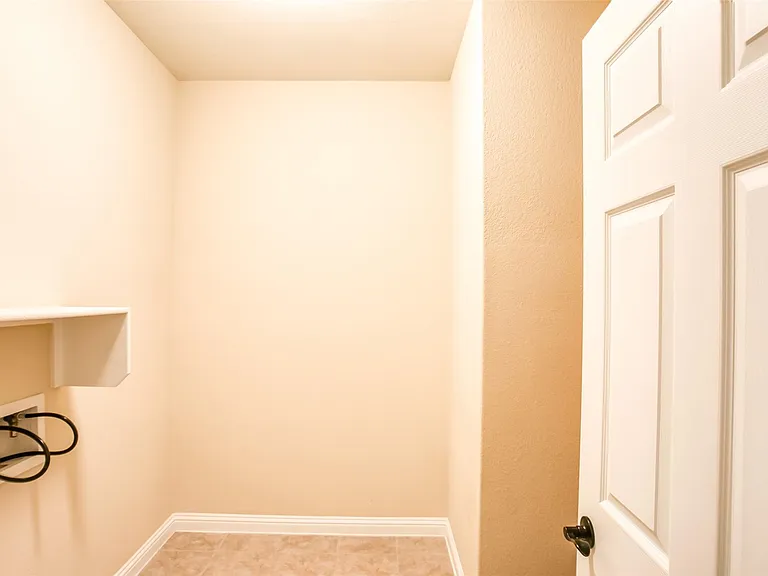 1721 Elaina Loop — Photo 23