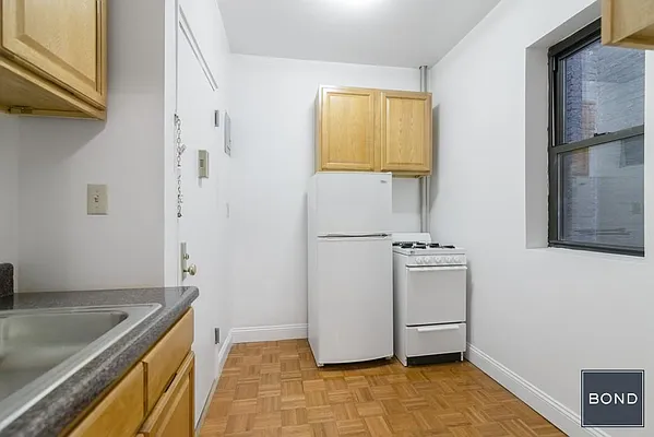 Rented by Bond New York | media 8