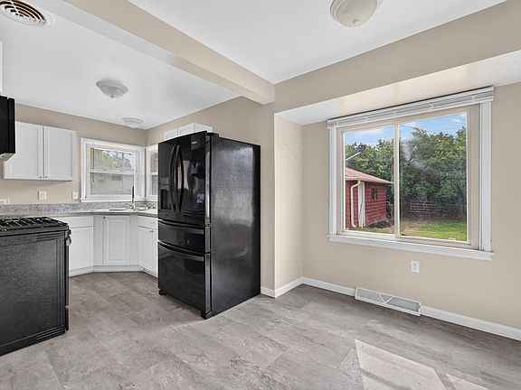 4th image of 8125 W Clovernook STREET