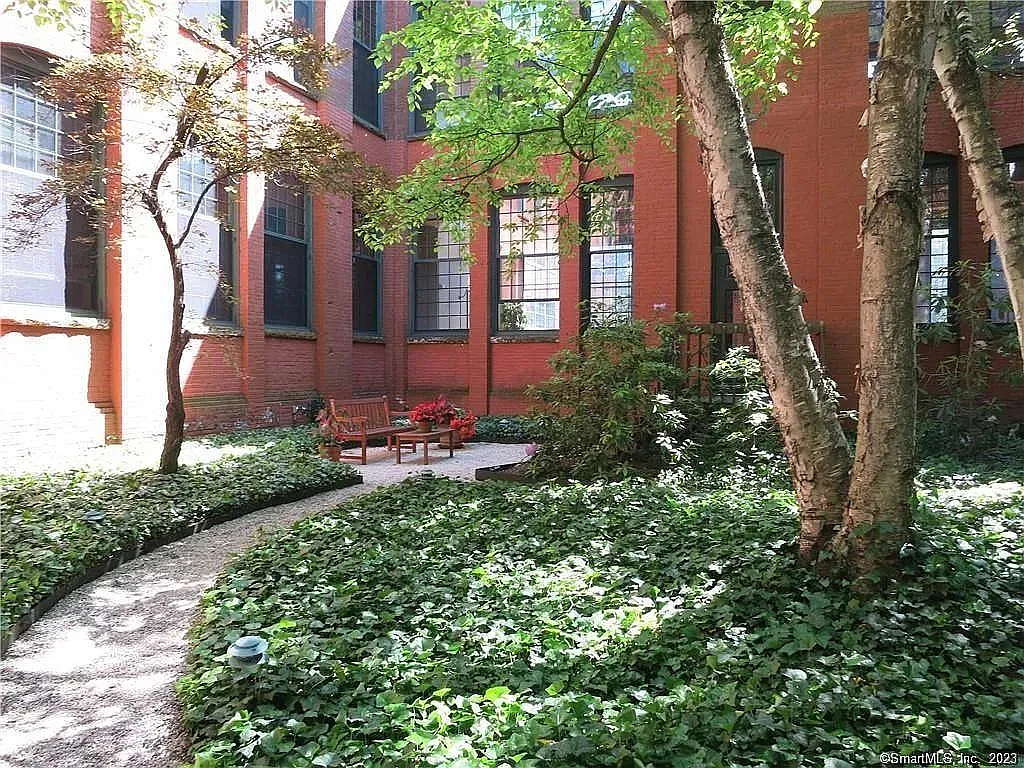 1 bed, 1.5 bath, 825 sqft, $2,495 — Photo 4
