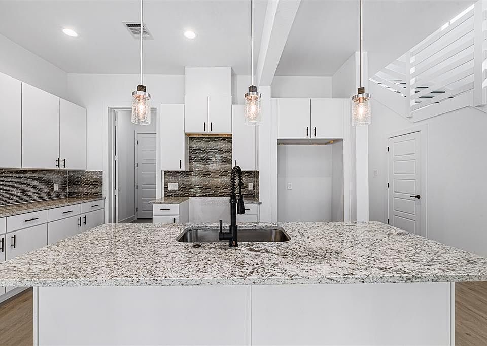 1st image of 5009 Golden Forest Dr