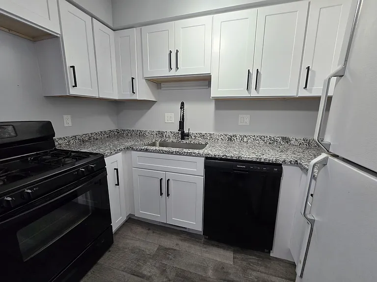 8410 Hickory Dr — Photo 7