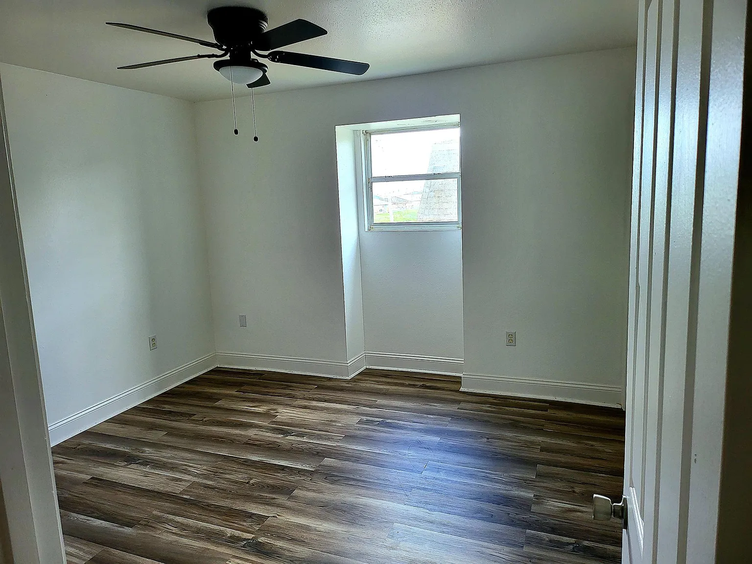 2 bed, 1.5 bath, 1000 sqft, $1,300 — Photo 3