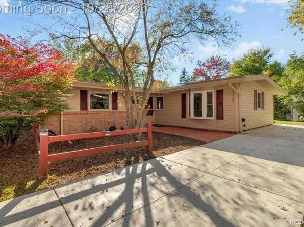 29765 Fall River Rd, Southfield, MI 48076