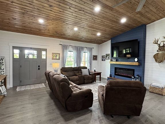 4th image of 1771 County Road 1025 E