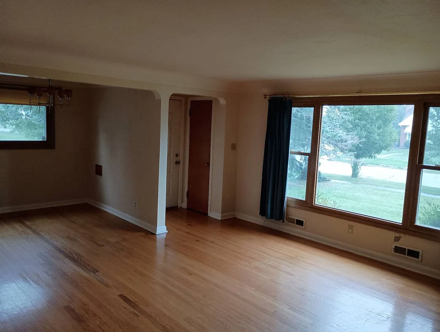 3 BR/2BA | Ranch Single Family Home | 2 car Garage parking | Gated backyard — Photo 4