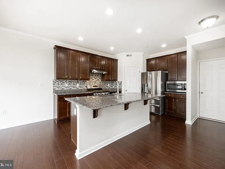 253 Fairfield Cir W — Photo 13