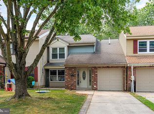 136 Calderwood Ln, Mount Laurel, NJ 08054
