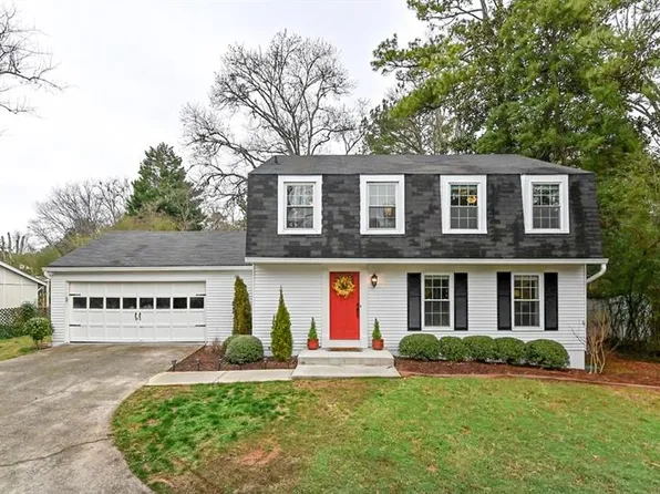 135 N Pond Ct, Roswell, GA 30076