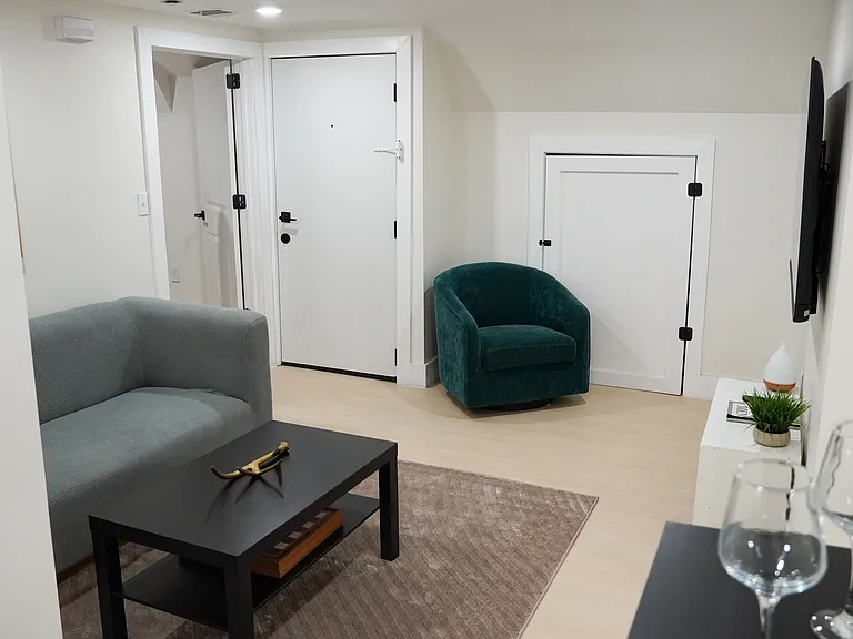 466 Avon Ave #3 — Photo 7