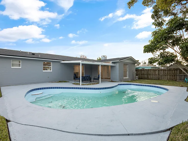 738 Baywood Ln — Photo 40
