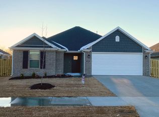 223 S Amber Dawn Ave, Farmington, AR 72730