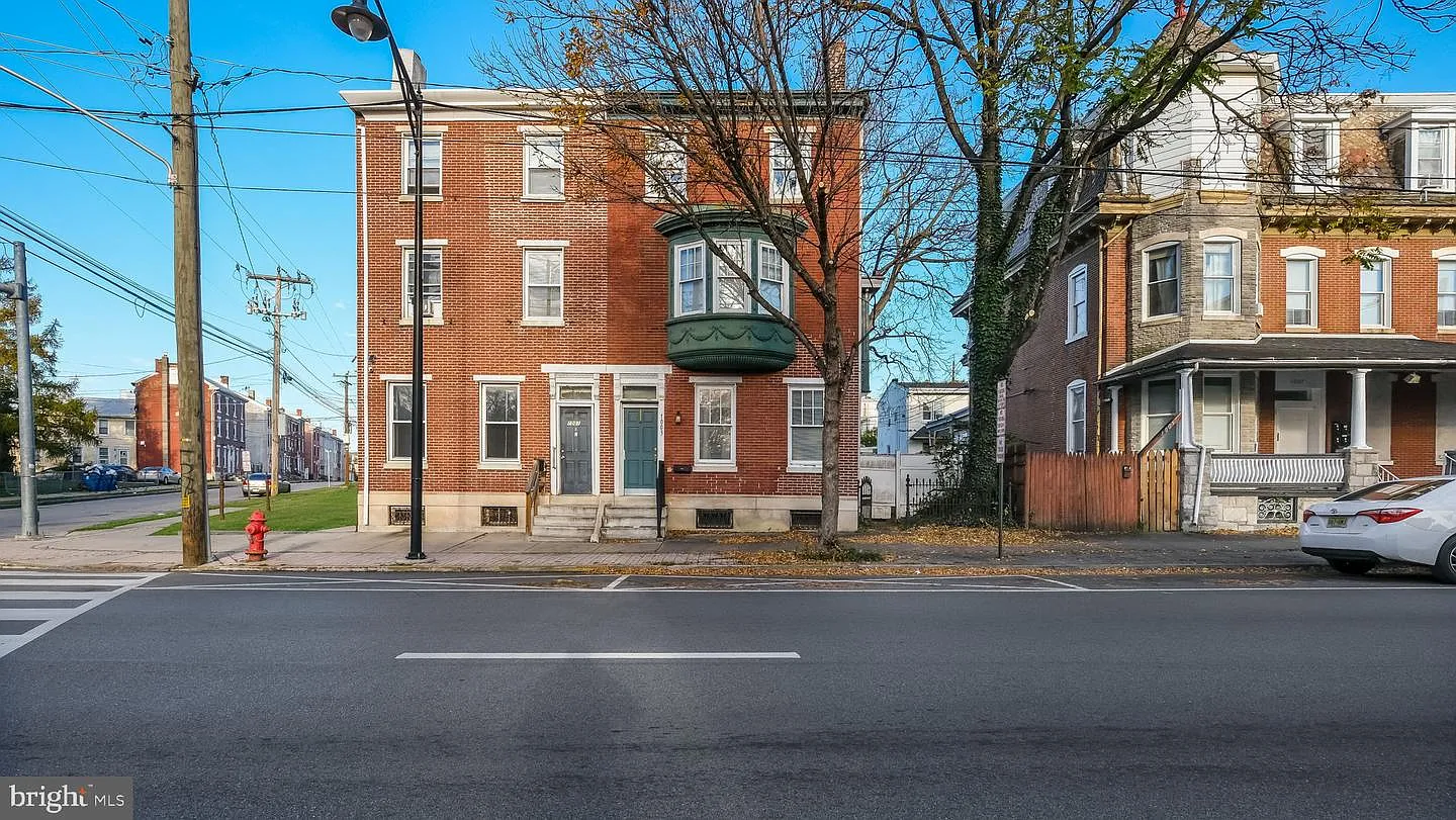 1003 Dekalb St photo 1