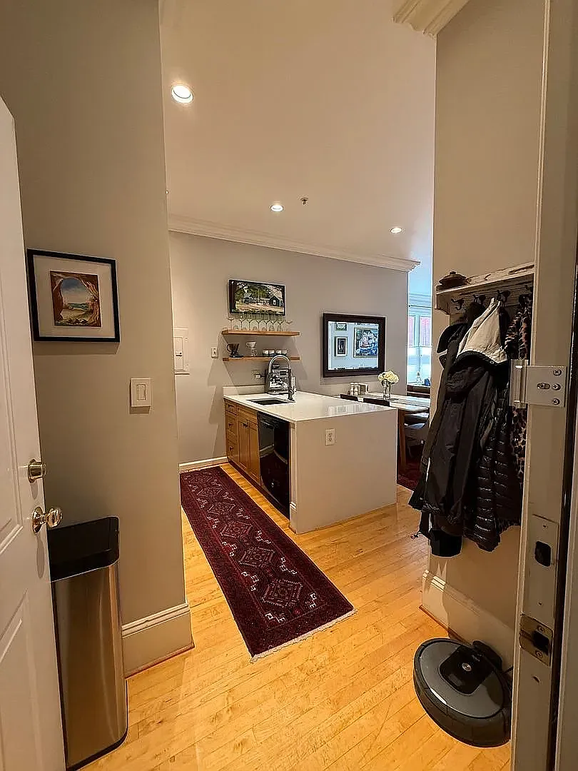 2 bed, 900 sqft, $4,400 — Photo 4