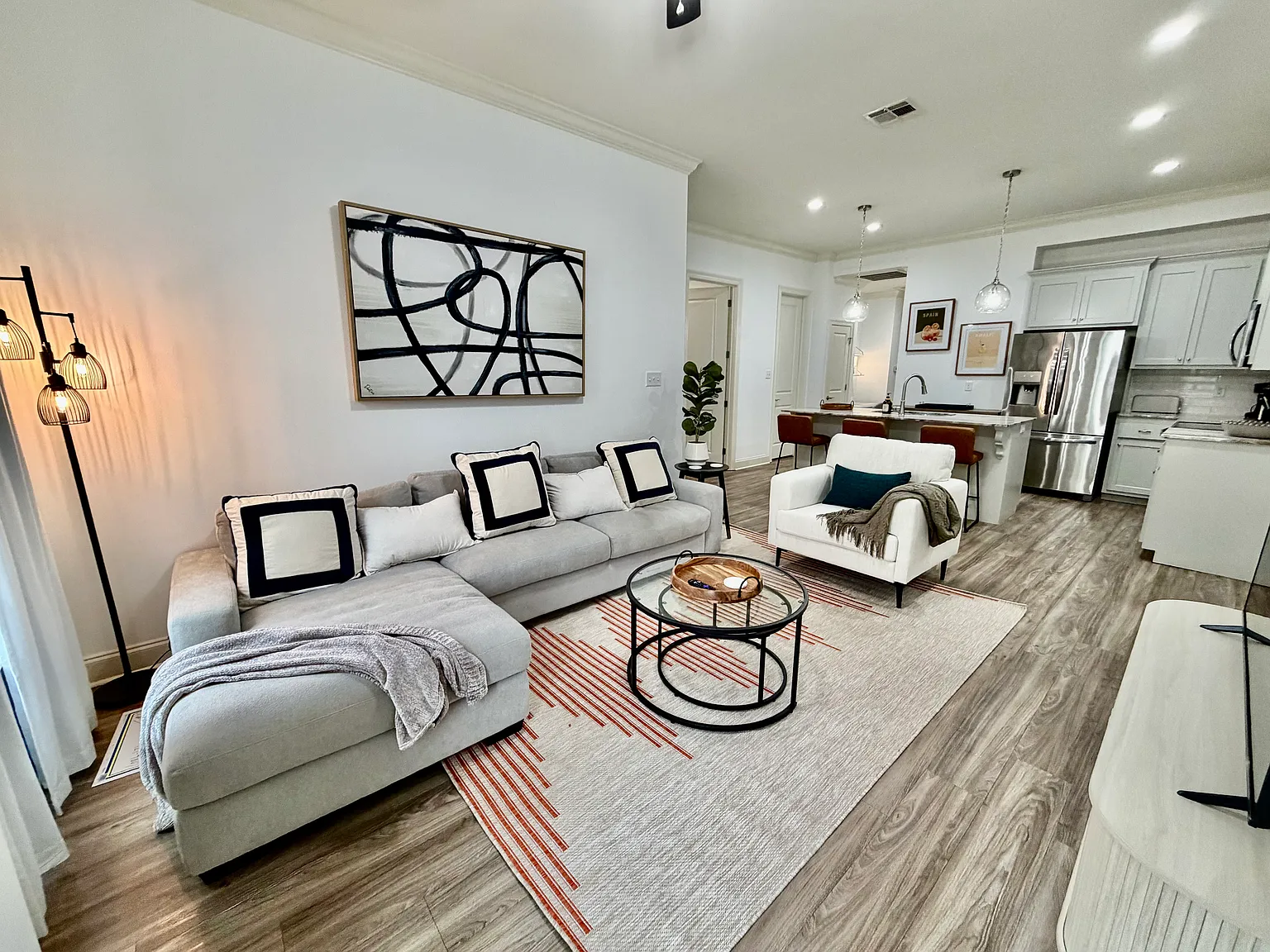 3 bed, 1292 sqft, $2,400 — Photo 1