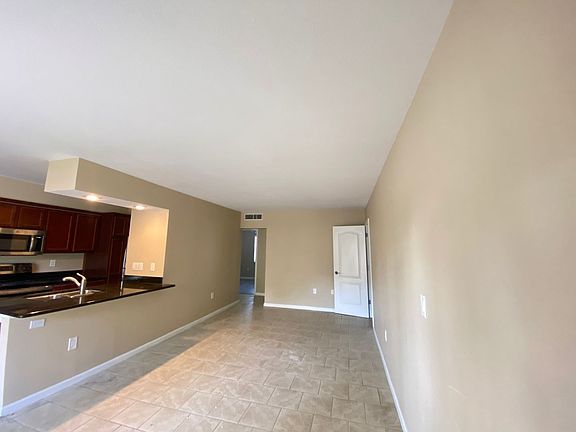 4th image of 421-425 Menendez St #421-01