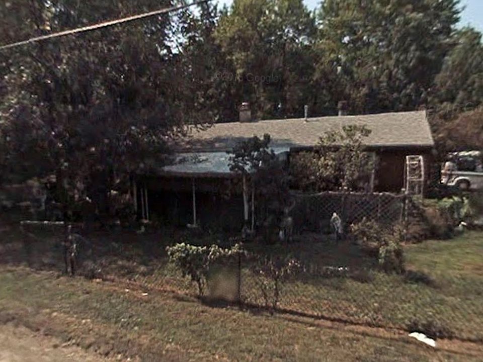 2nd image of 802 Peach St