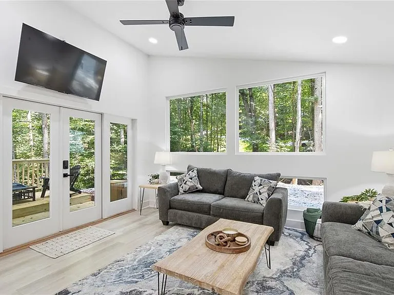 3203 Navajo Cir — Photo 12