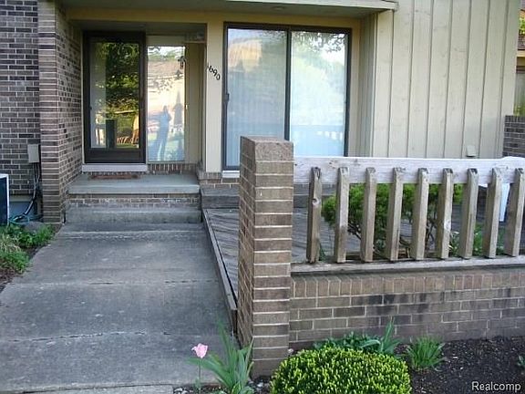 3rd image of 1690 S Hill Blvd