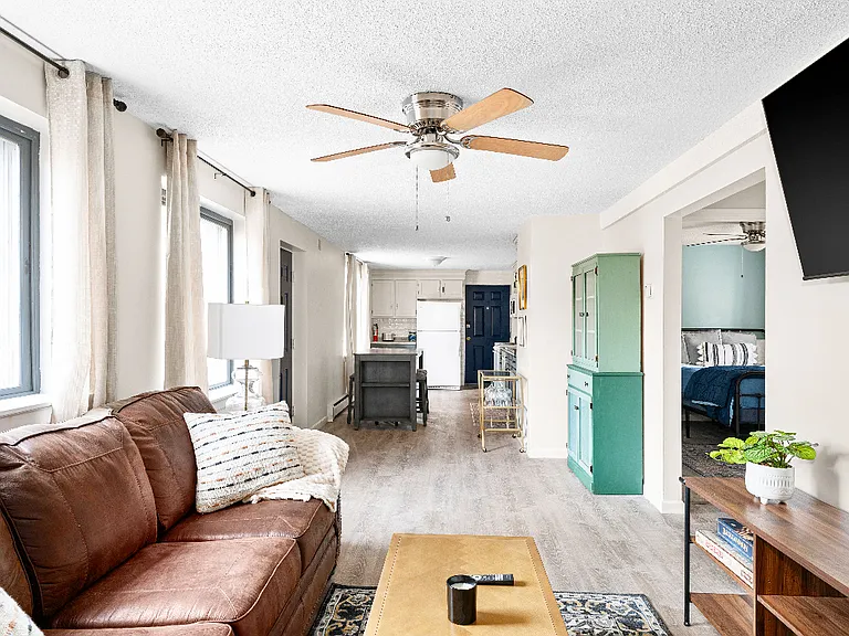 1218 E 4th St #1 — Photo 1