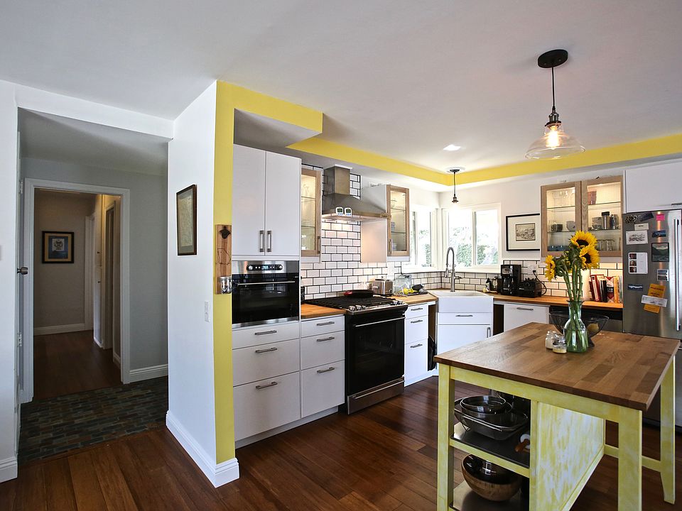 KITCHEN, ENTRY