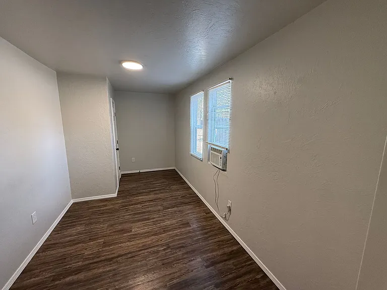 1612 N Villa Ave — Photo 11