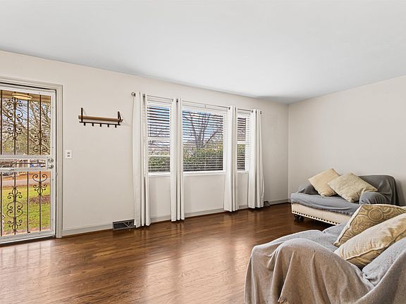 4th image of 609 Piedmont Ave