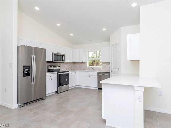4th image of 2130 NE 35th Terrace Cpe
