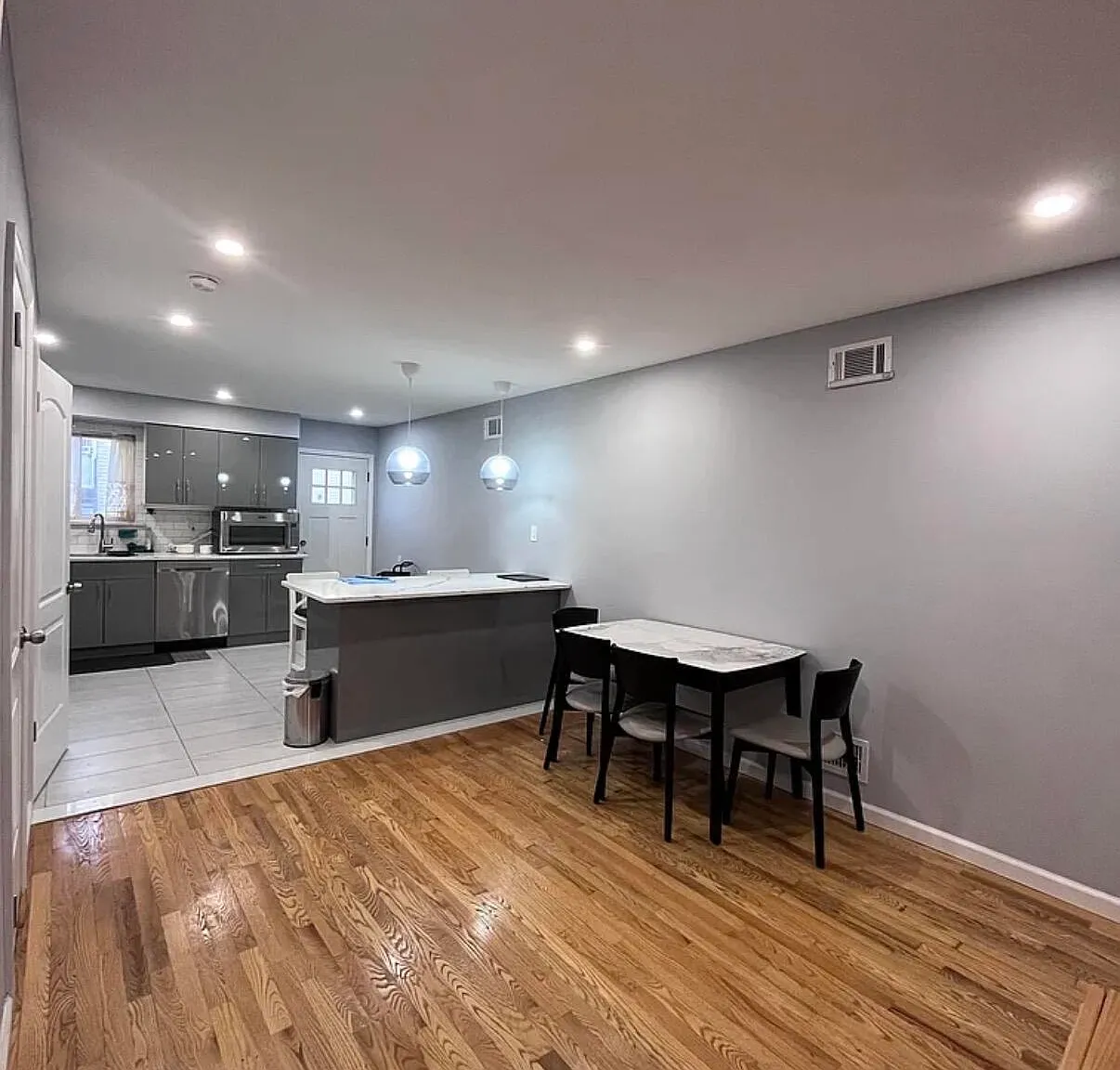 3 bed, 1.5 bath, 1176 sqft, $3,200 — Photo 4