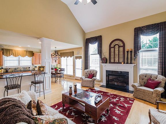 3rd image of 4501 Sawmill Pl