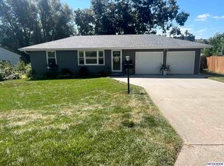 8913 Charles St, Omaha, NE 68114