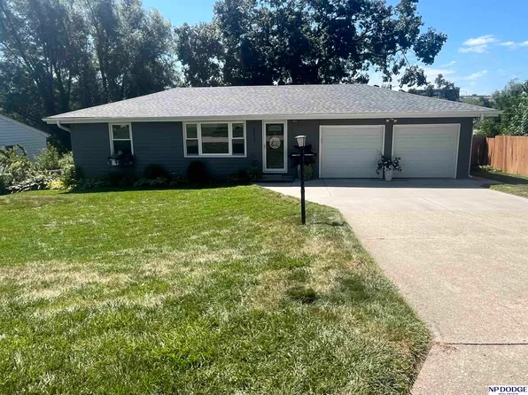 8913 Charles St, Omaha, NE 68114