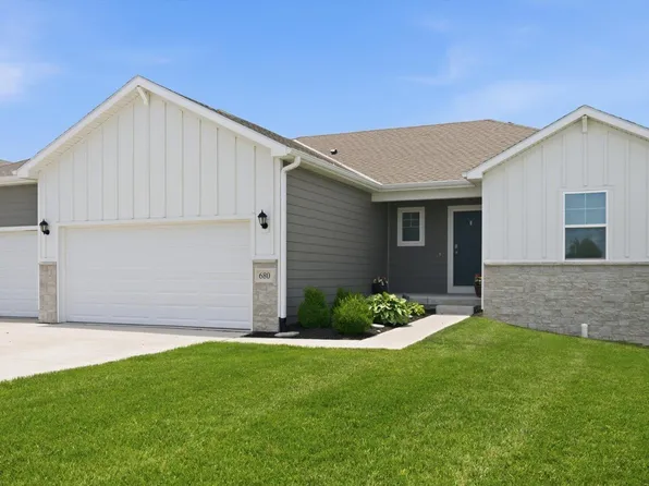 680 N 11th Cir, Springfield, NE 68059