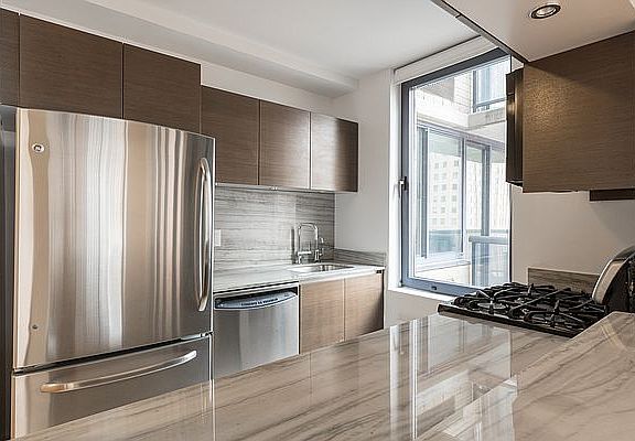 4th image of 235 W 48th St APT 31L