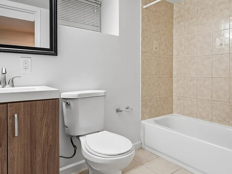 2302 Mount Royal Ter — Photo 30