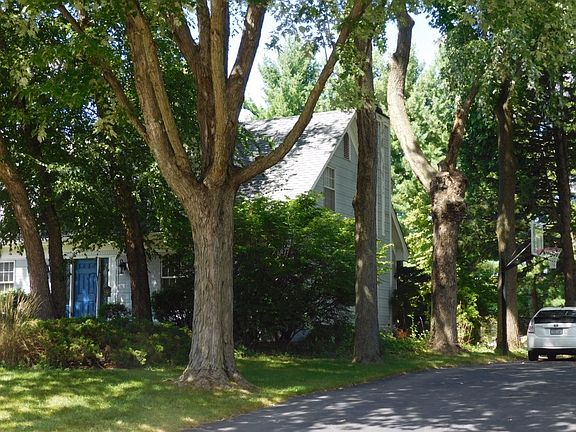 2nd image of 2724 Elm St