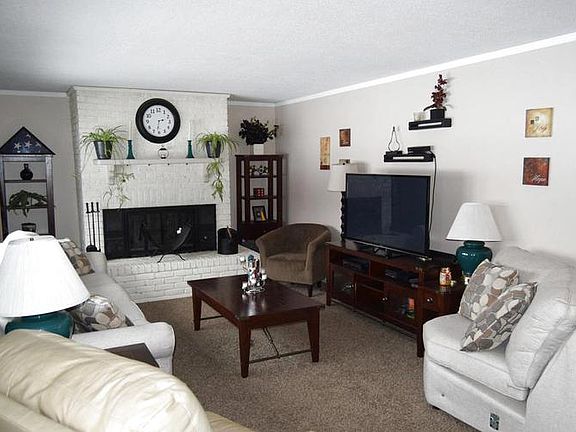 4th image of 965 S Clarence Ct