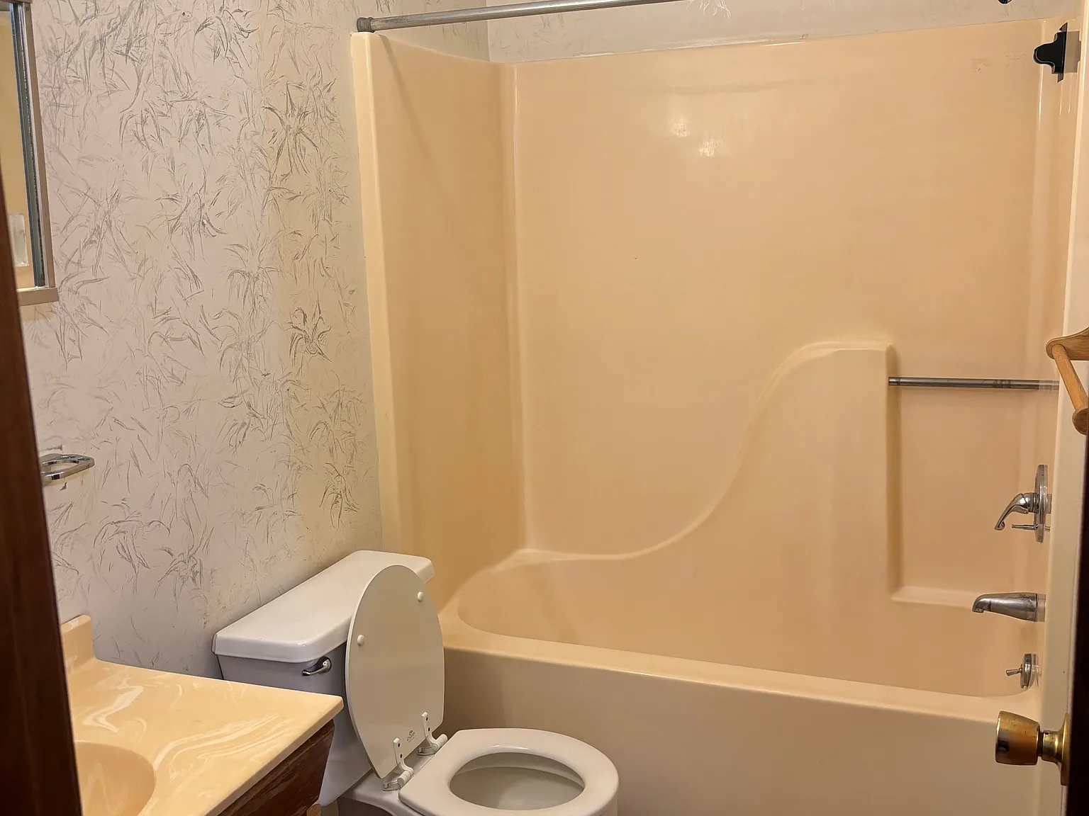Hill Crest Court Apartments 3 — Photo 2