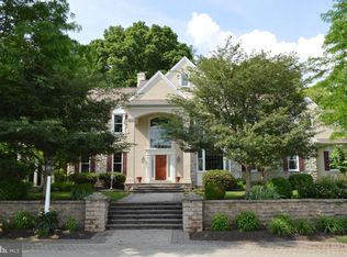 2063 Waterford Dr, Lancaster, PA 17601