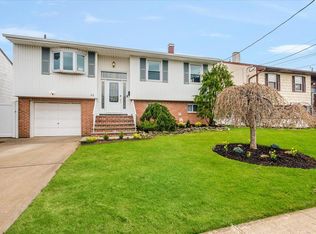 92 E 1st St, Freeport, NY 11520