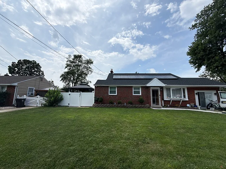 735 Baylor St — Photo 11